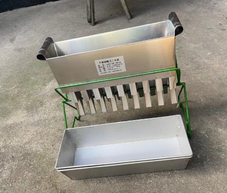 不锈钢槽式二分器/缩分器18*18   型号:D383224 库号：D383224
