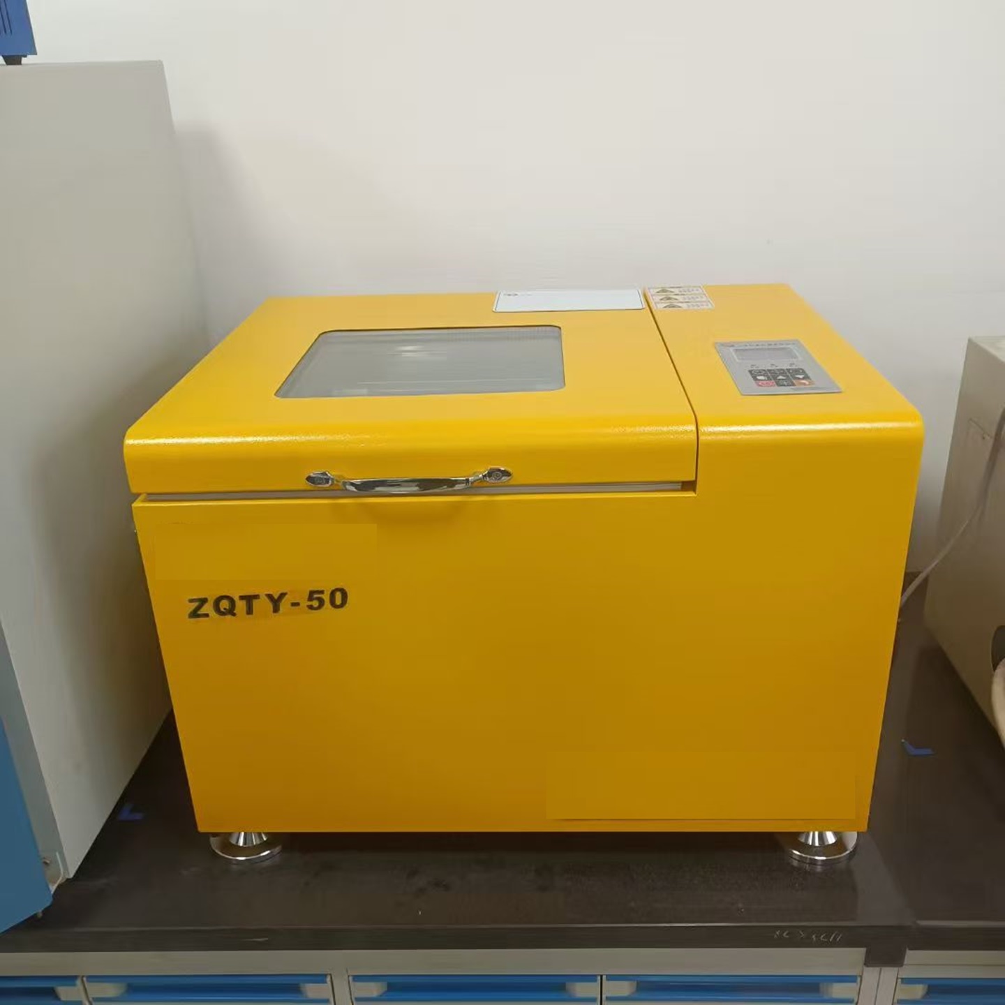 台式全温振荡培养箱 型号:HSZ02-ZQTY-50库号：M410058