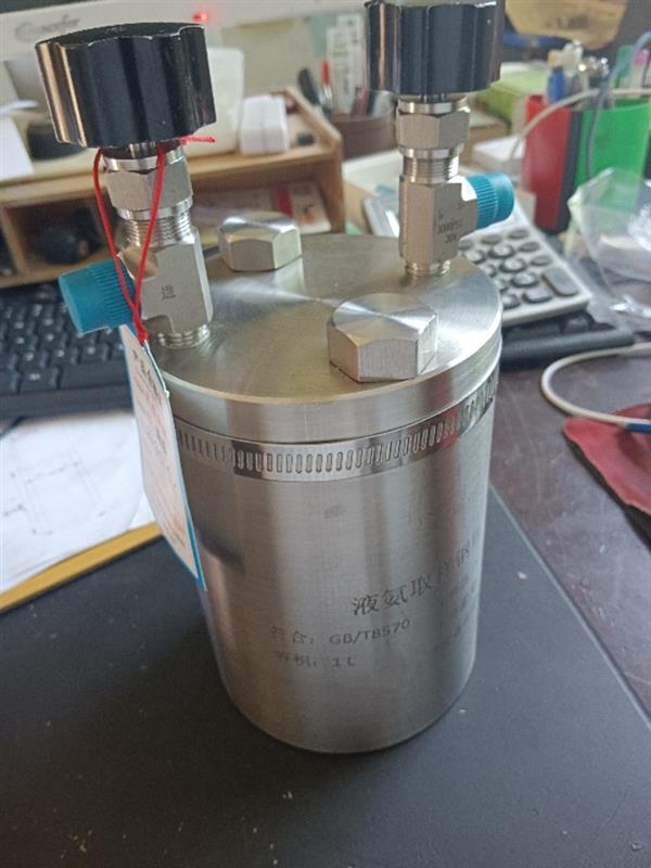 液氨样钢瓶 型号:GPA型库号：D409383 